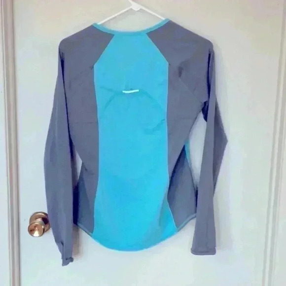 Athleta Running Top  in Size Small. - Picture 3 of 4